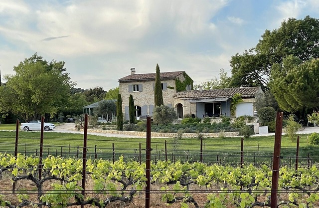 Magnificent provencal farmhouse, fully renovated, 10 pp, 15 mins Aix en Provence,