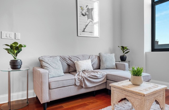 Magnificent 1BR w/Pool & Gym