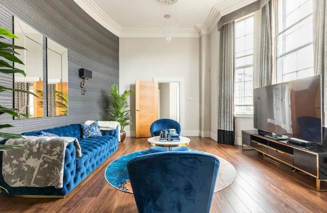 Magnificent 2 Bed Grand Belgravia Apartment Overlooking Buckingham Palace