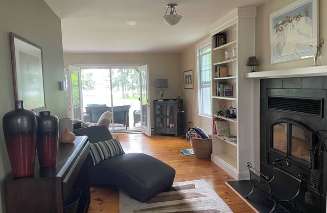 Magnificent 3 bedroom Lake House on Amherst Islandn