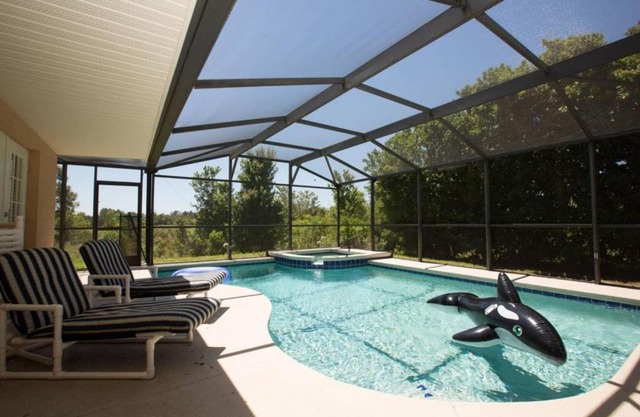 Magnificent 5 bed Villa - south facing pool and spa