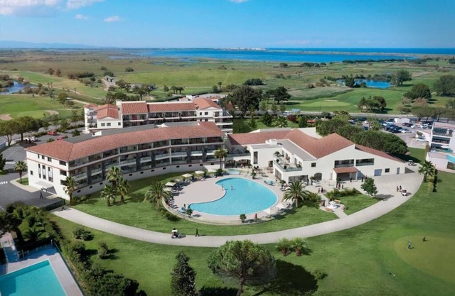 MAGNIFICENT APARTMENT RESIDENCE GOLF/POOL/SEA