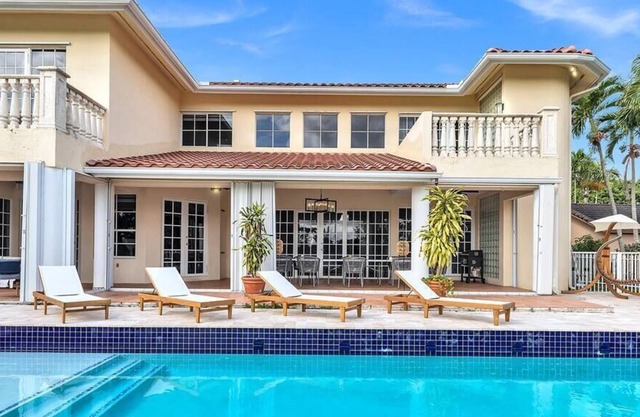 Magnificent Custom Built Holiday Estate w/ a Stunning Golf Course View!