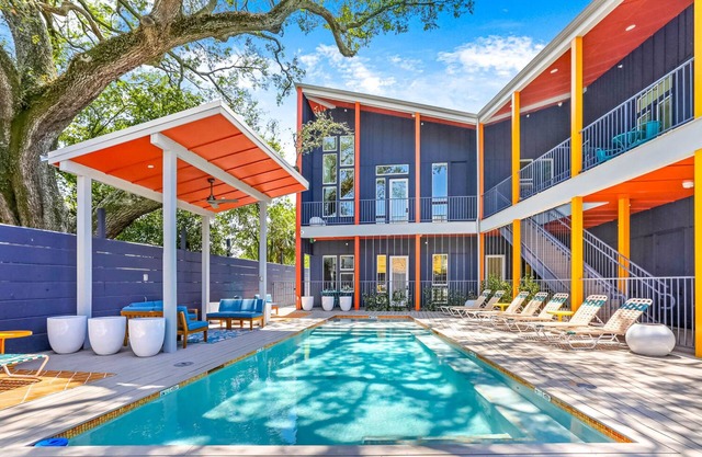 Magnificent Getaway - 10 Beds - Near FQ