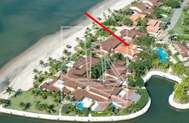 MAGNIFICENT HOUSE 4 SUITES ON FRADE BEACH + BOAT FERRETTI 46 (Optional Rental)