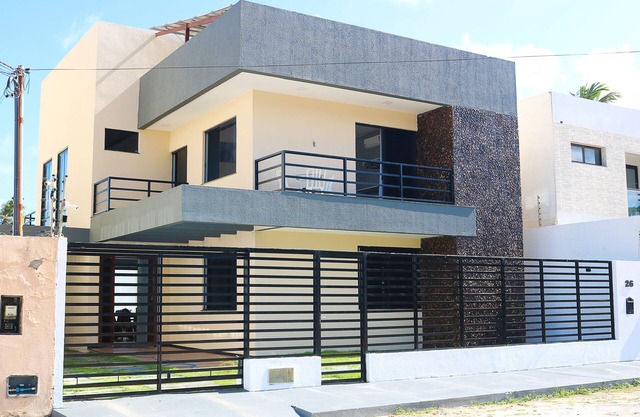 Magnificent house on Aruana beach with swimming pool and barbecue area