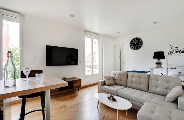 Magnificent new studio (just outside Paris)