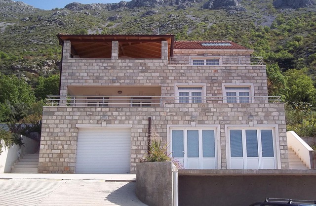 Magnificent Newly-built Villa in Mlini with Private Pool and Near Beaches