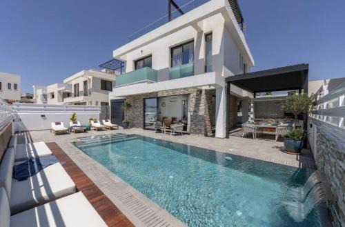 Magnificent Protaras Villa Villa Chelsea 3 Bedrooms Private Outdoor Pool And Hot Tub Furnished Sun Terrace Shaded Furnished Terrace Bbq
