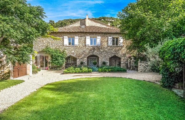 Magnificent Provencal Bastide Located In A Unique Place