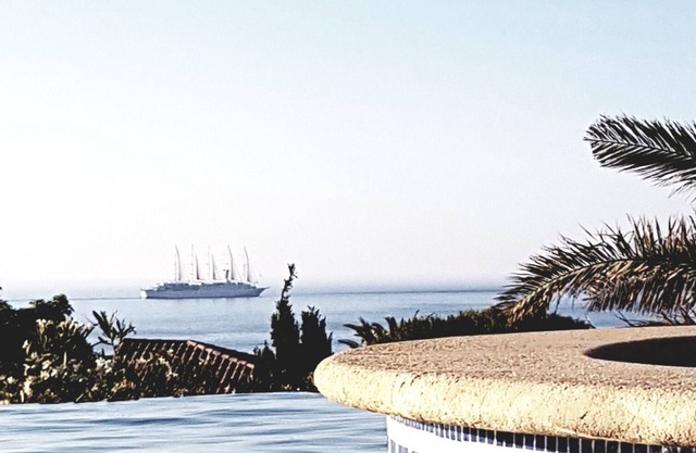 Magnificent sea view, small cove at 50m, beaches and shops on foot