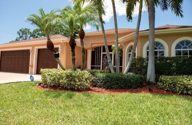 Magnificent Spacious Charming vacation home in Port St Lucie Fl.