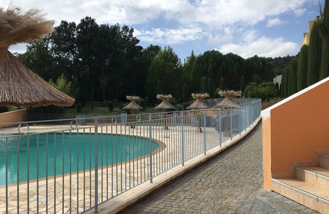 Magnificent studio in a 4-star tourist residence in Provence