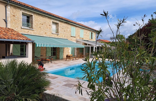Magnificent stone farmhouse 10 minutes from Futuroscope