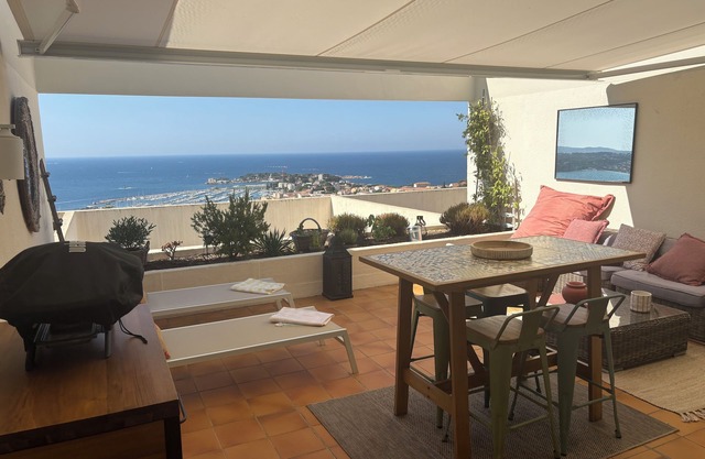 Magnificent T2 sea view 4* at the tourist office, Swimming pool + Scooter possibility