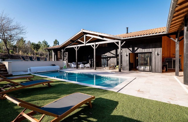 Magnificent wooden Villa Golf Biscarrosse with swimming pool