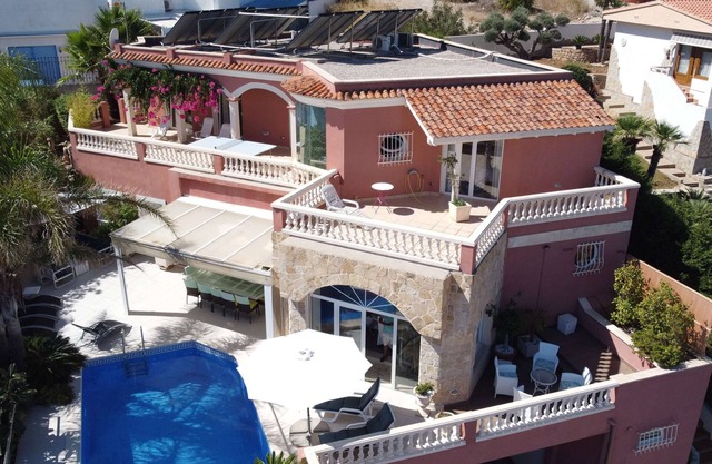 MAGNIFICENTLY DECORATED LUXURY VILLA sea view and chateau 9 beds