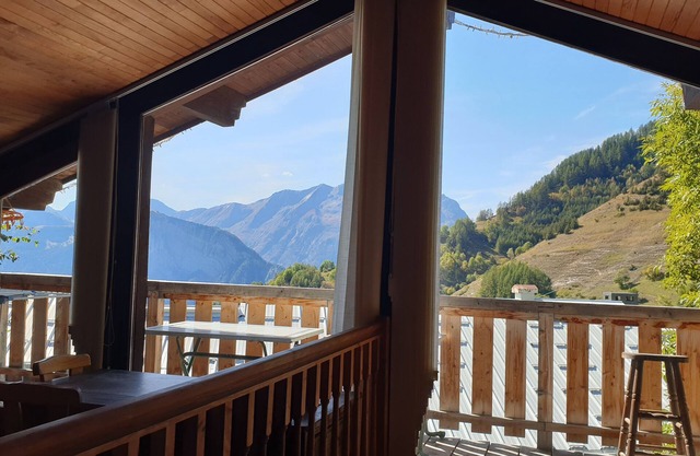 Magnifique Chalet Baigner de Soleil ski au Pied