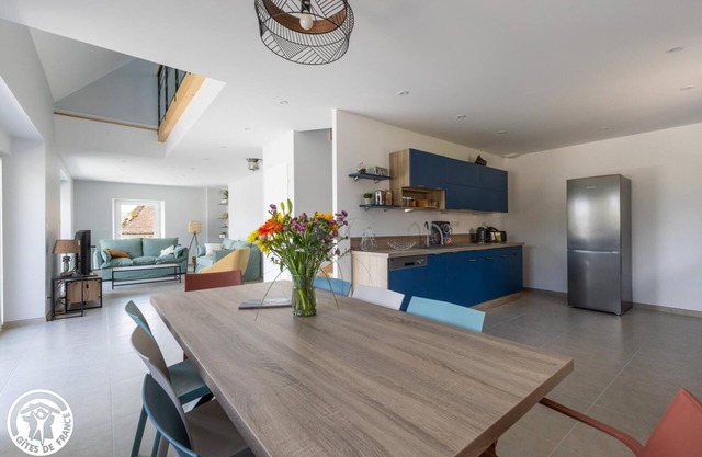 Magnifique Maison Indépendante en Pierre Totalement Rénovée Dans un Petit Hameau Paisible