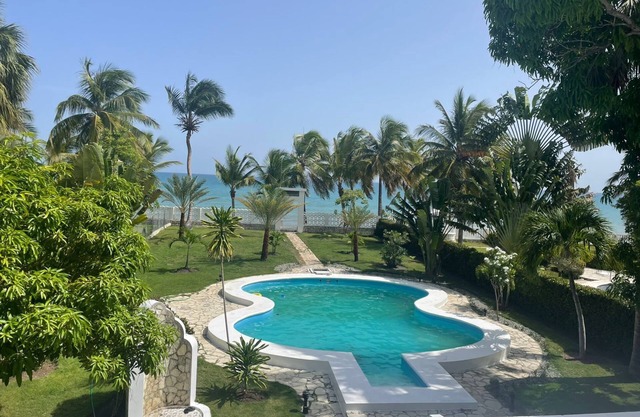 Magnifique Villa au bord de la mer avec piscine