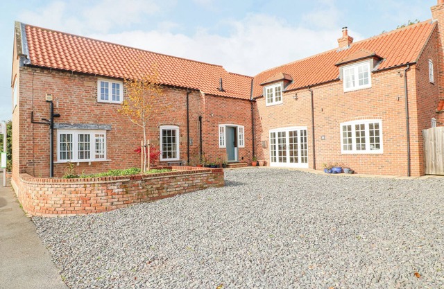 MAGNOLIA BARN, family friendly, with a garden in Southwell