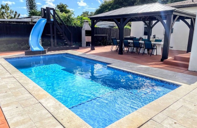Magnolia House Miami - Pool home with Water Slide, BBQ & Gazebo