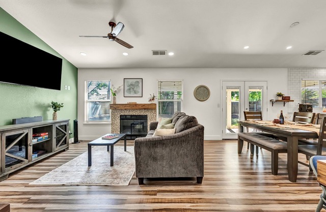 Magnolia Peaceful Vibes + Cozy Near Hospital Lemoore Base and centrally located