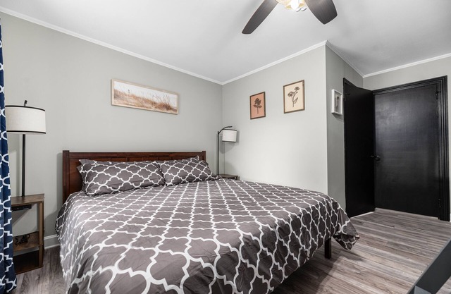 Magnolia Small Apartment w/King-size Amenities- High Quality Beds & Pillows!