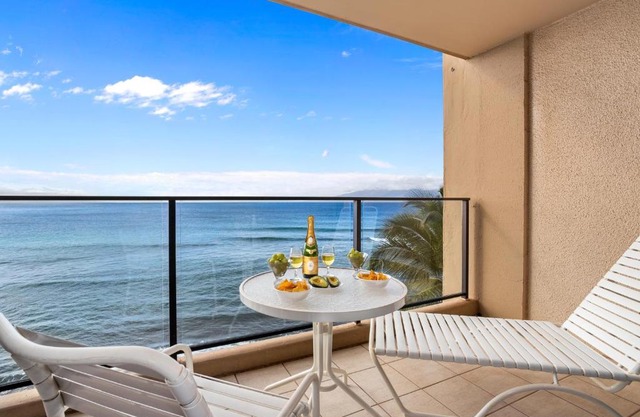 Mahana 713 · MA 713 Luxury OceanFront Studio