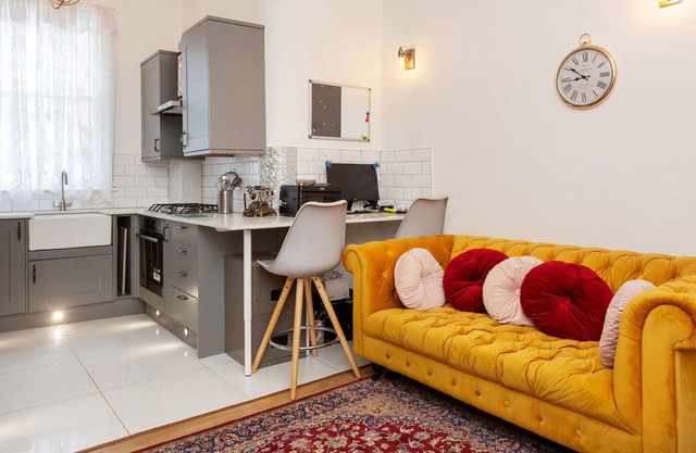 Maida Vale Charm, by Veeve