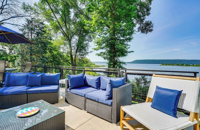 Maiden Rock Cottage w/Fire Pit & Lake Pepin Views