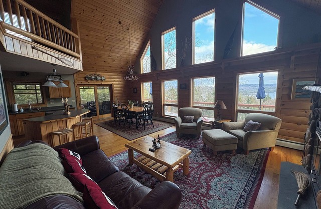 Maine Peaks & Lakeside Properties