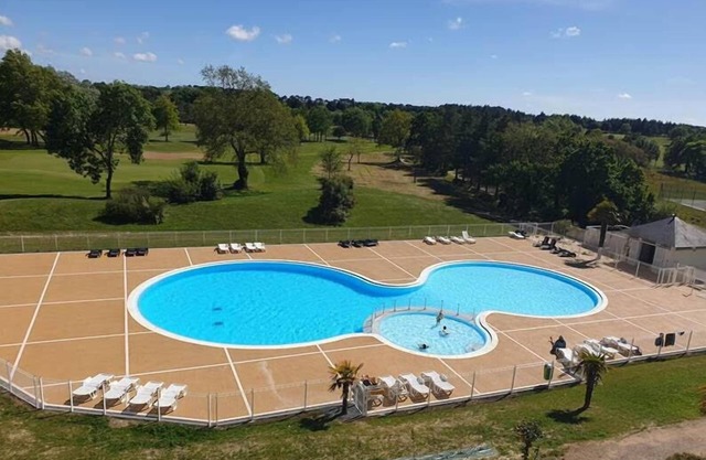 Maison cosy et abordable | Jardin + Piscine + Golf