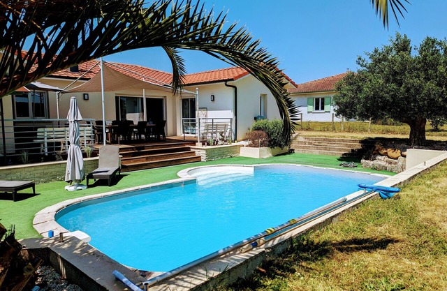 Maison 3 ch 1 Bureau 140 M2 Avec Piscine sur Saugnac et Cambran