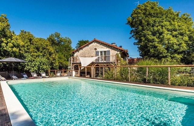 Maison Aimee - Four Bedroom Villa, Sleeps 8