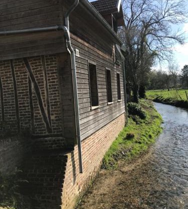 Maison au bord de riviere , proche de la mer- spa semi rigide plein air en option