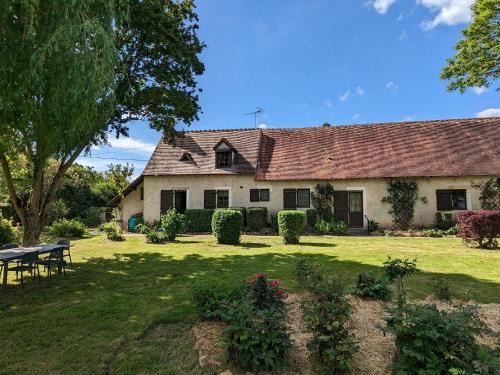 Maison avec grand jardin, proche centre et plan d'eau, 4 chambres, parking privé - FR-1-591-420