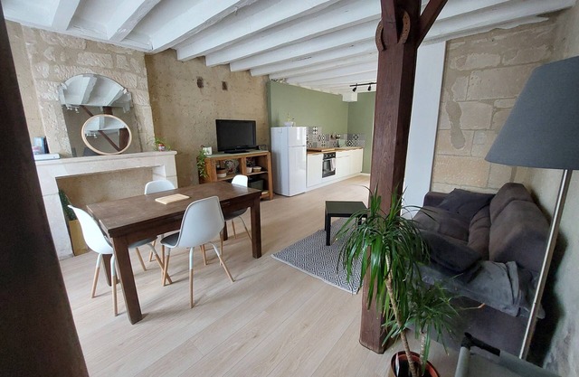 Maison Avec Jardin Entièrement Rénovée au Calme