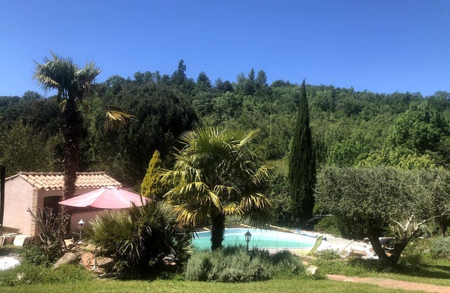 Maison Avec Piscine Entourée D'une Nature Méditerranéenne Dépaysante