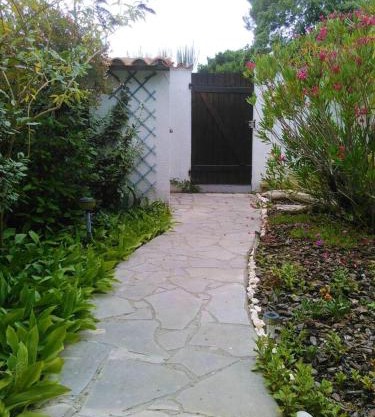 Maison charmante aux Mathes avec jardin clôturé.