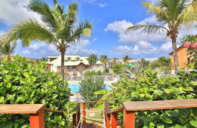 Maison Colibri, quiet pool and sea view