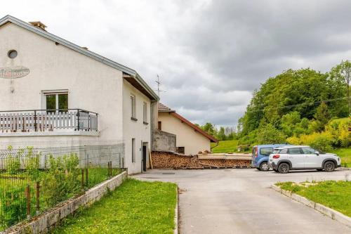 Maison conviviale avec cheminée à Hauts-de-Bienne