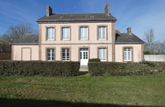 Maison de caractère avec jardin clos, idéale pour familles, proche sentiers de randonnée - FR-1-581-88