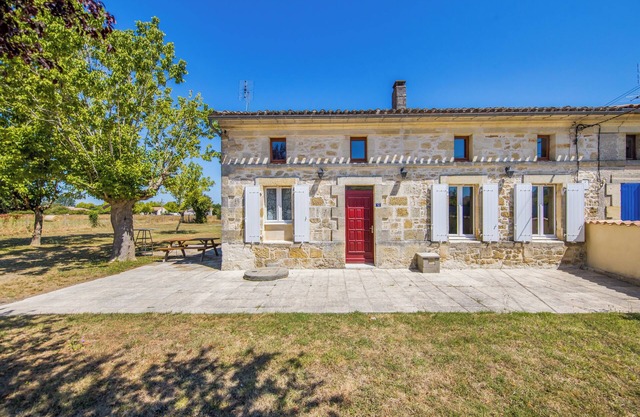 Maison de campagne avec grand jardin et terrasse parking prive ferme