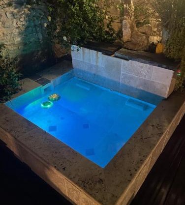 Maison de campagne avec son espace balnéo, piscine et jaccuzi privés