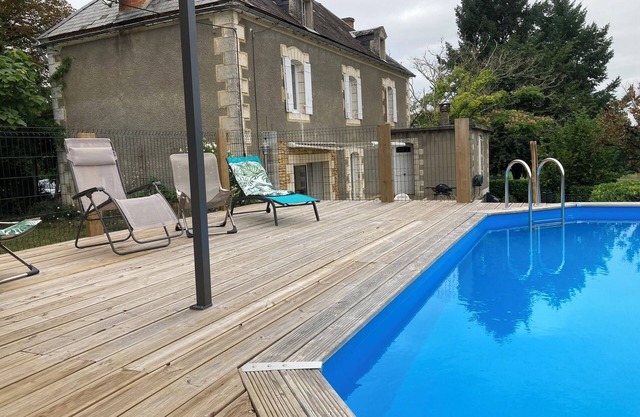 Maison de Campagne Spacieuse et Rénovée Proche de Lascaux, 6 Personnes