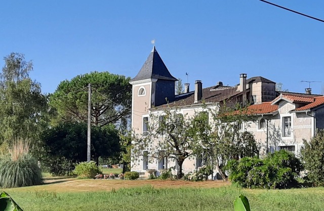 Maison de Campagne Spacieuse et Confortable, Proche des Pyrénées et de Toulouse