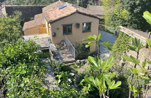Maison de Caractere Avec Piscine Dans le Parc Regional du Haut Languedoc