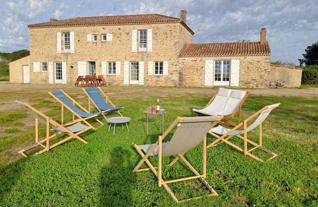 Maison de Famille Avec Grand Jardin et Piscine à 15 mn des Plages