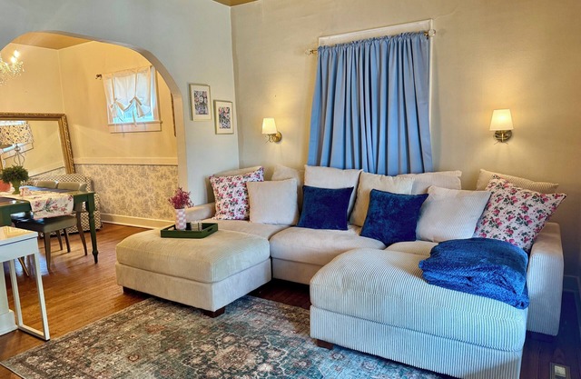 Maison de Lis - Fenced in Backyard